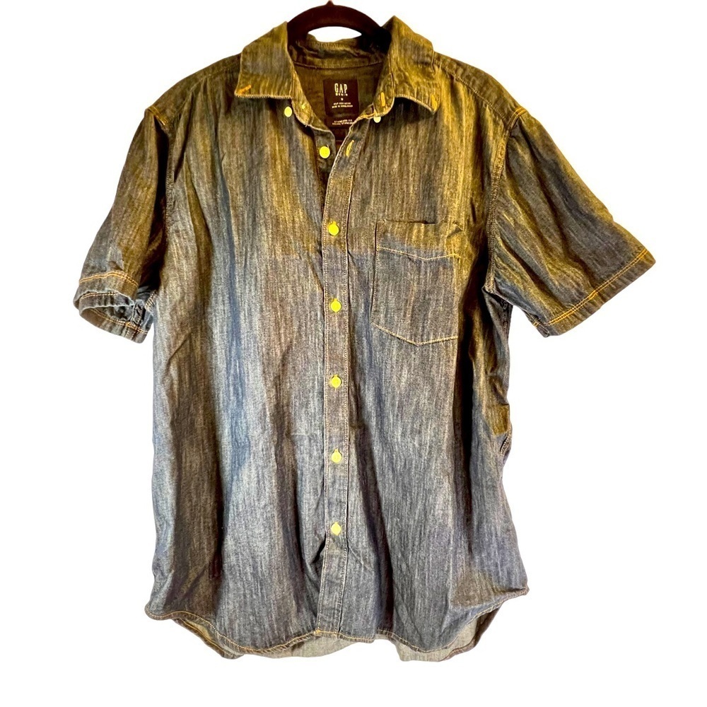 GAP Men's Jean Shirt Size M Short Sleeves Blue Collared Button Down